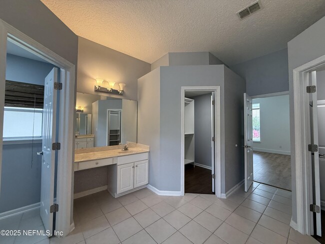 Building Photo - 1319 N Kyle Way