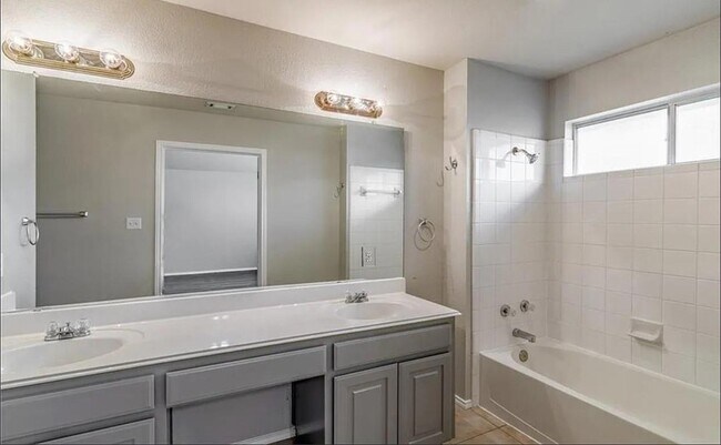 Building Photo - 702 Thrush Dr