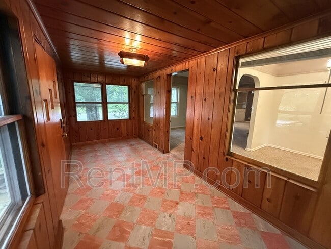 Building Photo - 524 N Kinney Ave