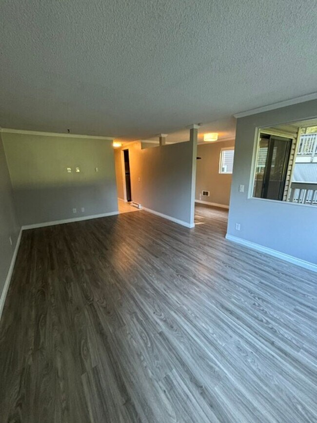 Building Photo - 2 Marigold Dr