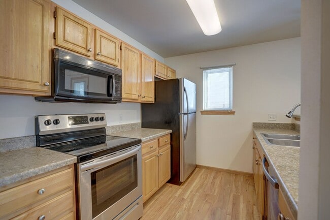 Building Photo - 6101-6103