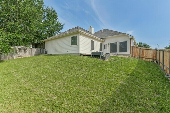 Building Photo - 2212 Highland Crossing Dr