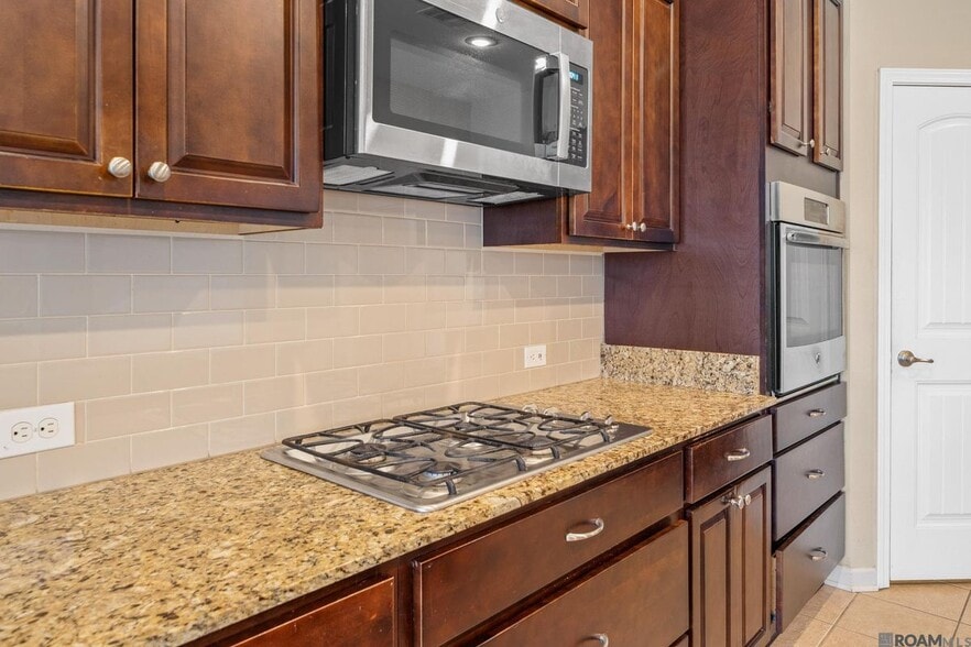 Building Photo - 13440 Larch Ct