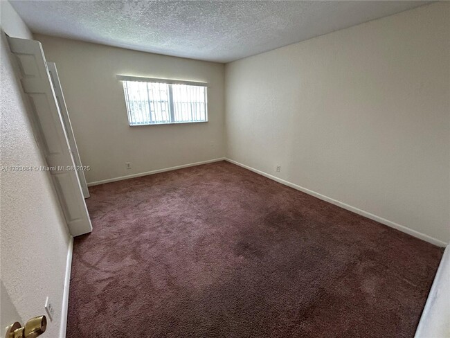 Building Photo - 4815 NW 9th Dr