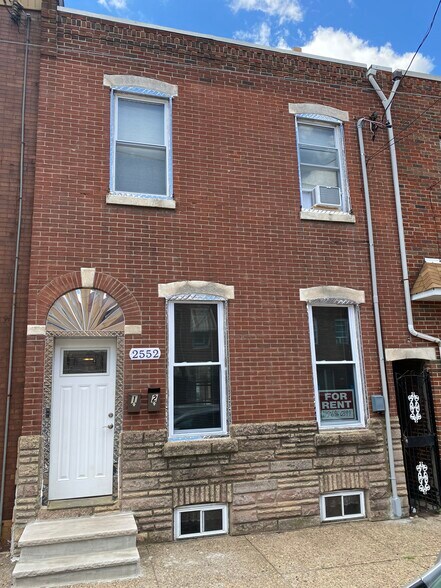Front of House - 2552 E Clearfield St
