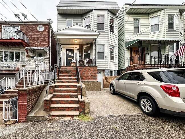 Primary Photo - 132 Grace St