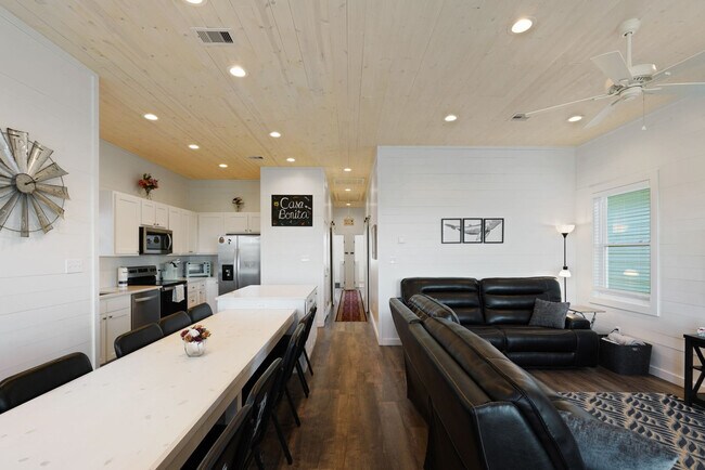 Building Photo - 5497 TX-361
