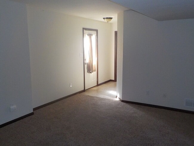 Building Photo - 1509 Hickory Ln