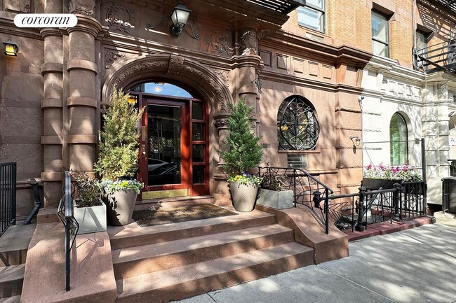 Building Photo - 105 W 77th St