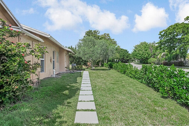 Building Photo - 6255 Timberlakes Way