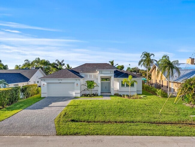 Building Photo - 632 SE Seahouse Dr