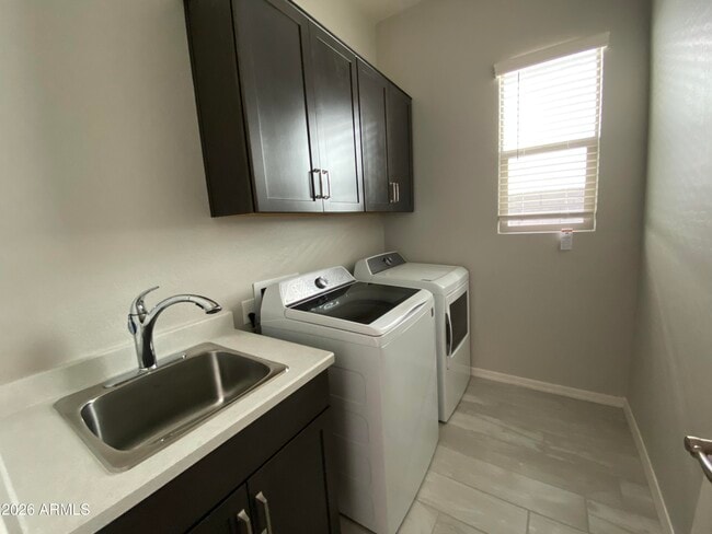 Building Photo - 4150 E Bernice St