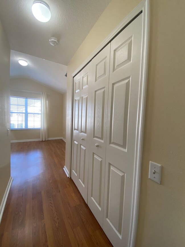 Building Photo - LAKEVIEW TOWNHOME FOR RENT - STONEBRIDGE C...