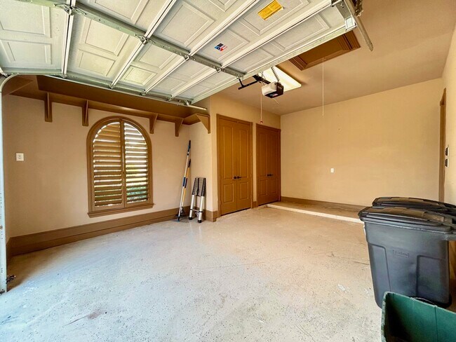 Building Photo - 7511 Raes Creek Dr