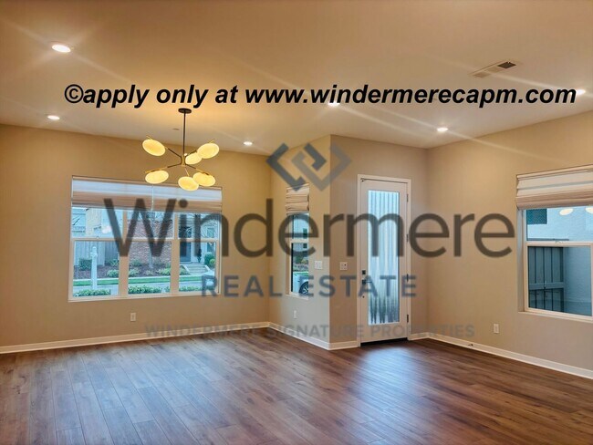 Building Photo - Modern Living in the heart of McKinley Village!