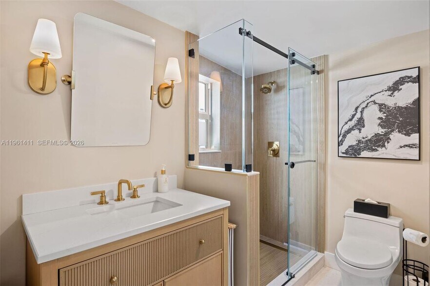 Building Photo - 1402 Brickell Bay Dr