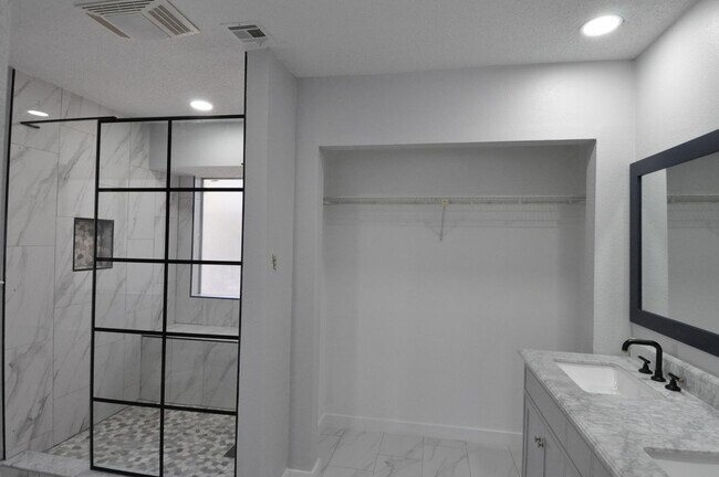 Building Photo - Completely Renovated in Round Rock ISD