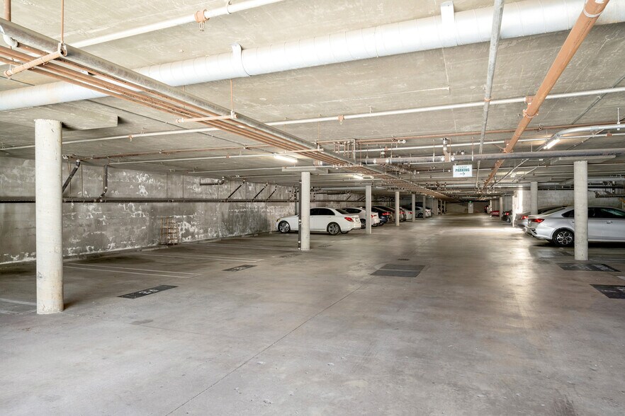 Building Photo - 13801 Oxnard St