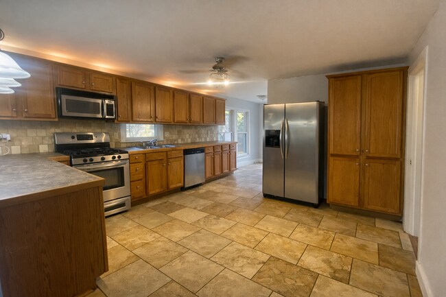 Building Photo - 832 S Bois D Arc Ave