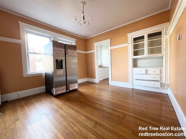 Building Photo - 10 Perkins St