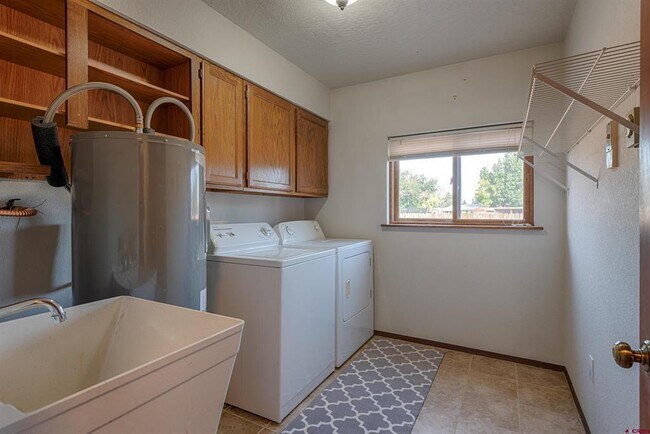 Washer and Dryer - 64251 N Ramona Rd