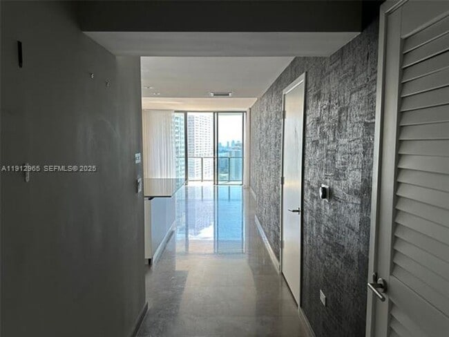 Building Photo - 68 SE 6th St