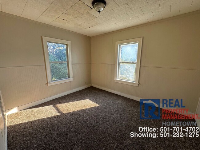 Building Photo - Nice Duplex In The Middle Of Town!! Move-in Special: Get 50% off your first month’s rent.