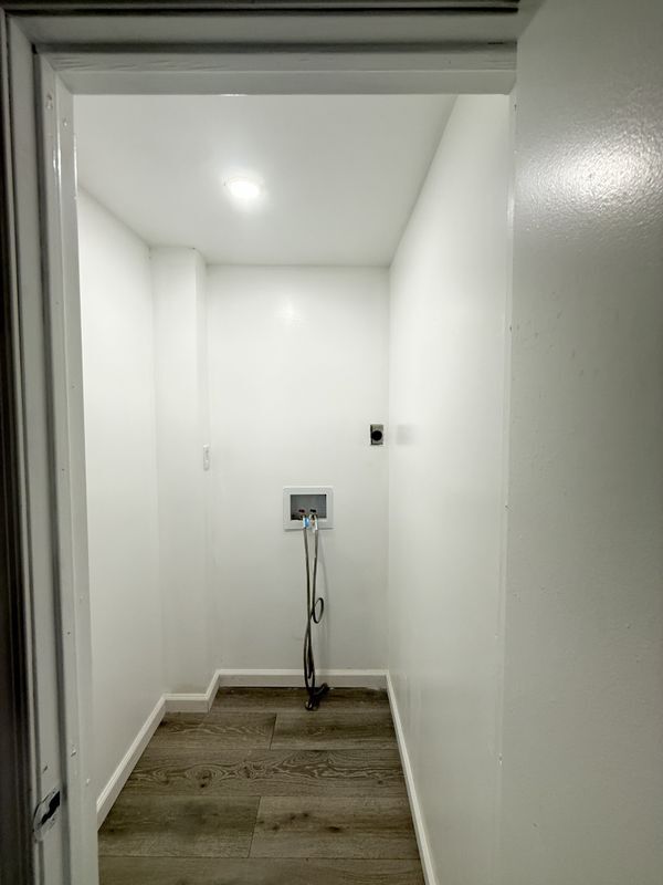 Building Photo - 735 Main St