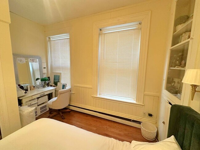 Building Photo - 38 Charles St