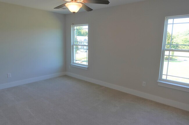 Building Photo - 160 Xander Dr