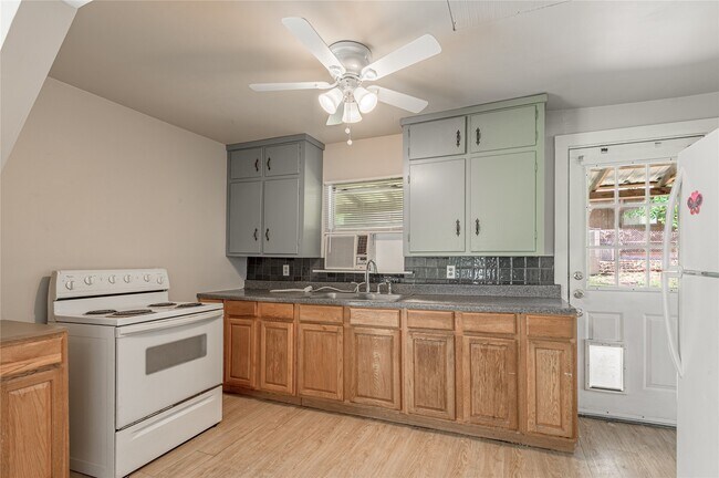 Building Photo - 1320 22nd St