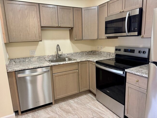 Building Photo - 1004 Paradise Rd