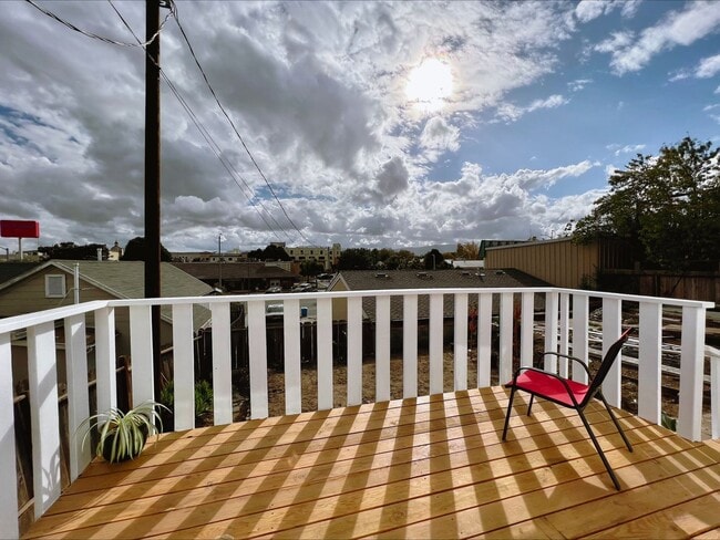 Building Photo - 2 Bedroom Home in Hollister