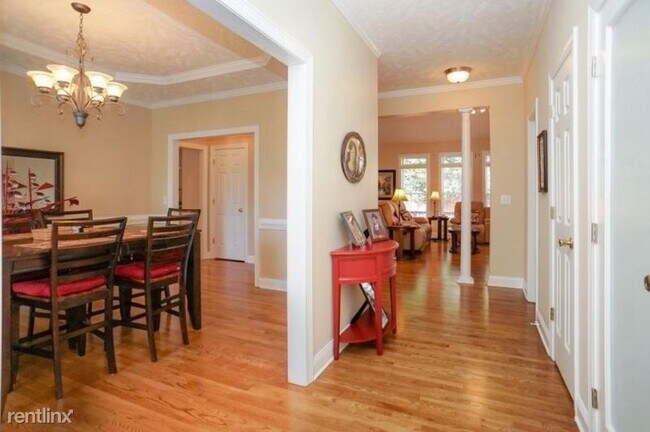 Building Photo - 4 br, 3 bath House - 6826 Surrey Rd