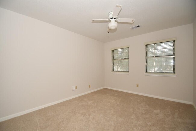 Building Photo - 7614 Club Lake Dr