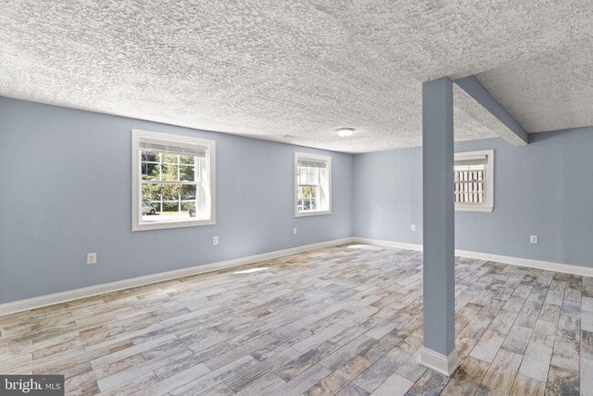 Building Photo - 13730 Marilyn Ct