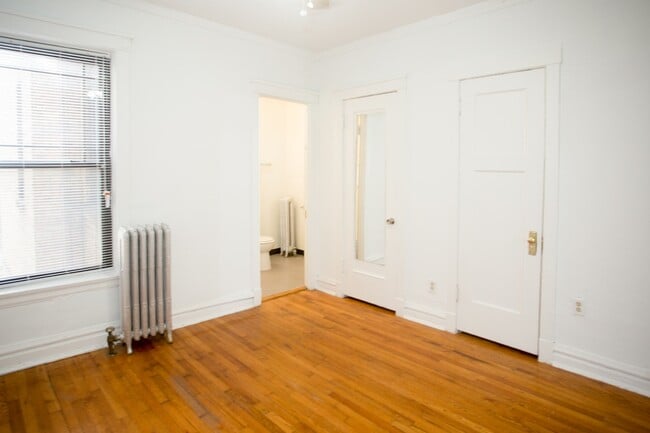 Building Photo - 5452 S. Ellis Avenue