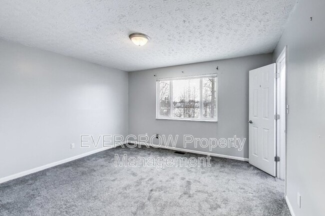 Building Photo - 226 Creekway Ct