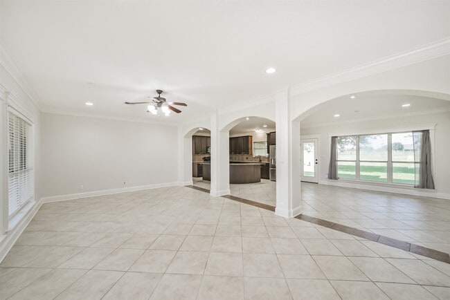 Building Photo - 3077 Dee's Cir