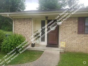 Building Photo - This 2 bedroom Duplex w/laundry room in Ea...