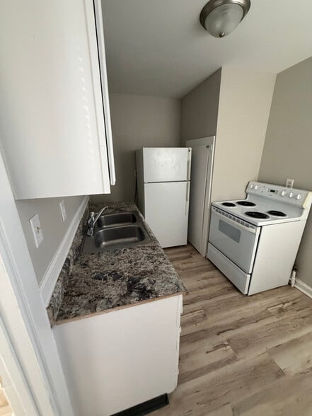 Building Photo - 1707 E Tabor St