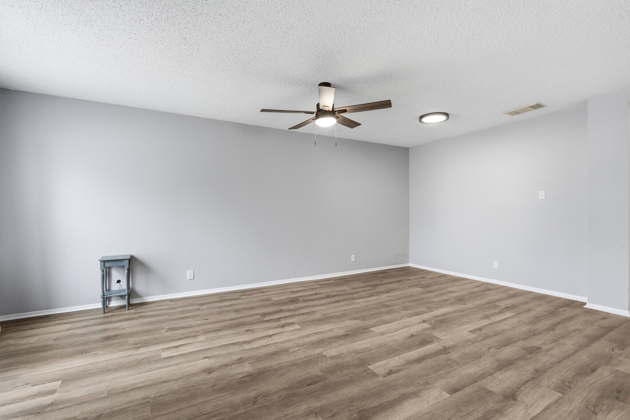 Building Photo - 9110 Roquefort