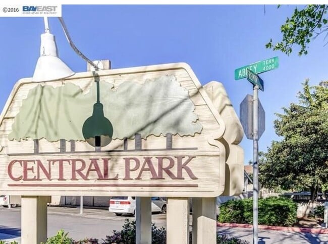 Building Photo - 4085 Abbey Ter