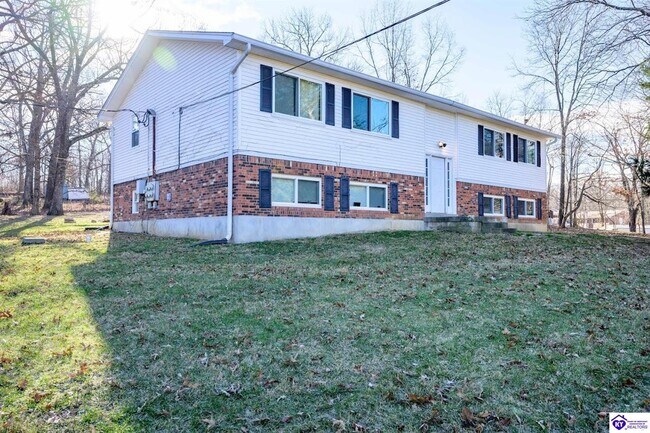 Building Photo - 244 Pinewood Dr
