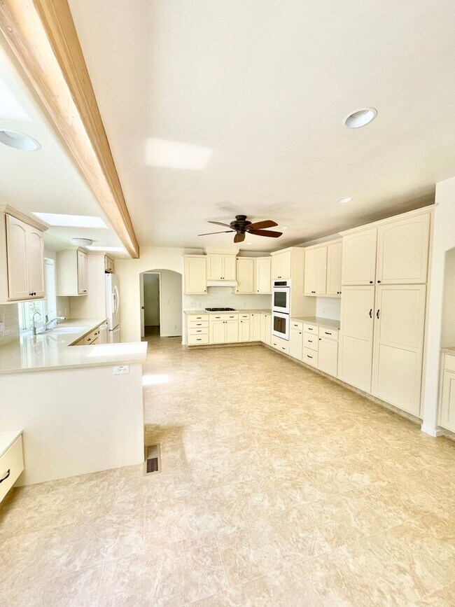 Building Photo - $3,900/month – Rare Country Feel on an Expansive Lot in One of Santa Rosa's Desirable Neighborhoods!