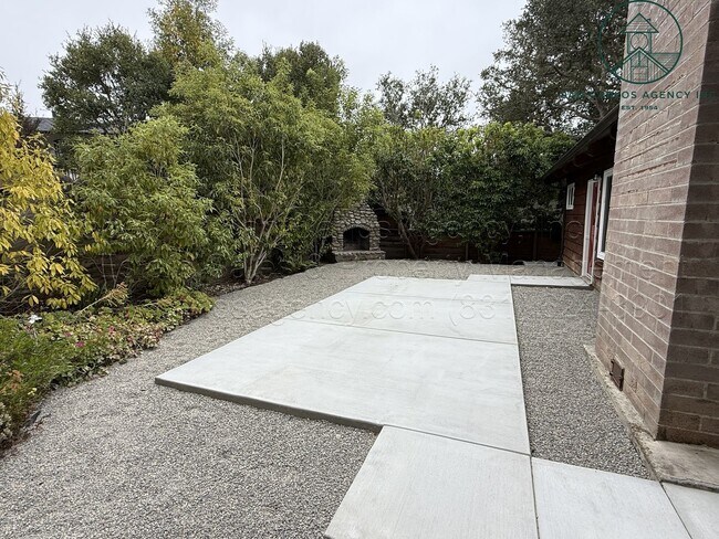 Building Photo - Remodeled Three Bedroom Upper Hatton Fields Home