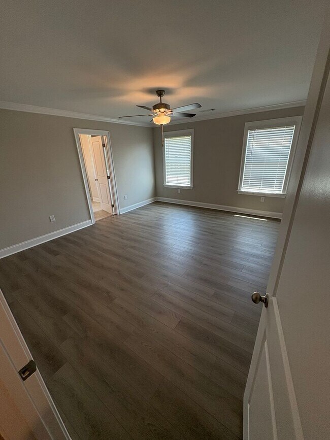 Building Photo - 127 Hunters Hill Wy