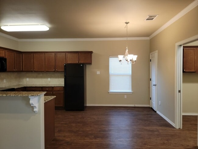 Building Photo - Awesome 3/2/2 in Foxridge - Cooper Schools