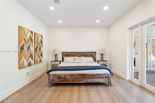 Building Photo - 10801 Peachtree Dr