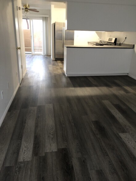 Building Photo - 586 Penrose Dr